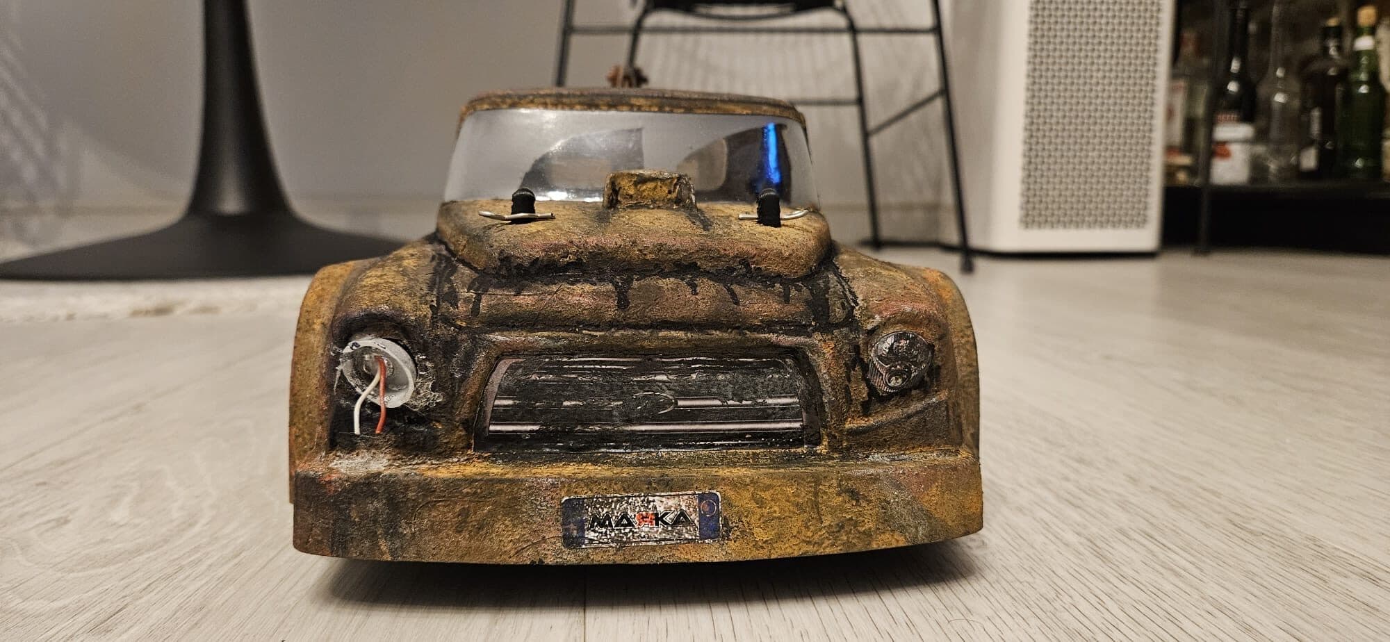 Macheta tow truck — vedere frontală, grila și farurile